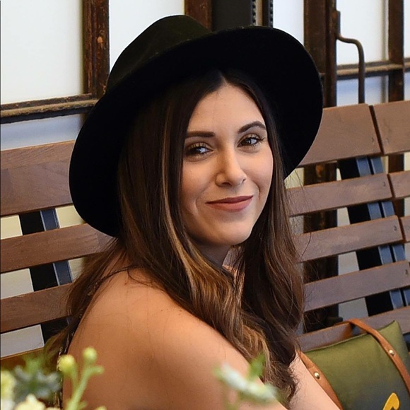 Meet your Posher, Jamie - Picture 3 of 8